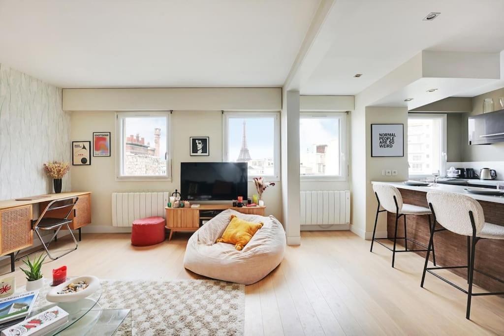 Eiffel Tower View - Charming Artist - Gethosted Apartment Paris
