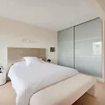 Eiffel Tower View - Charming Artist Apartment - Gethosted