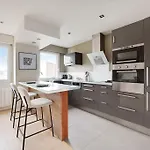 Eiffel Tower View - Charming Artist Apartment - Gethosted