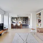 Eiffel Tower View - Charming Artist Apartment - Gethosted